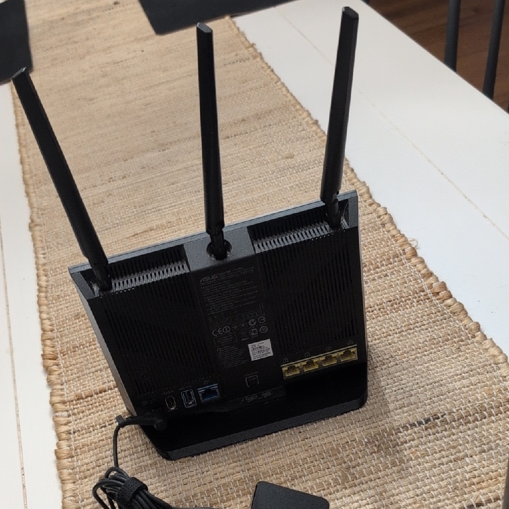 ASUS Black Wireless Router - Picture 6 of 7